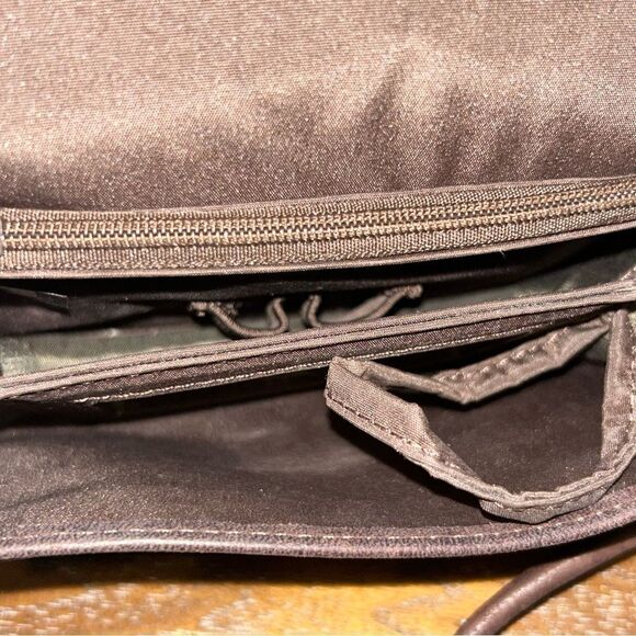 Pelle Studio Leather Crossbody Bag - Picture 6 of 7